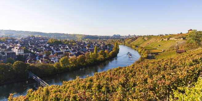 Neckar in der Stadt gegen klaren Himmel, Stuttgart, Baden-Württemberg, Deutschland - WDF05466