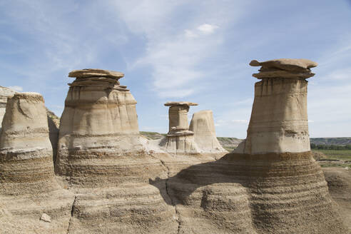 Die Hoodoos, Felsformationen, die durch die Erosion von Bentonit entstanden sind, in den Badlands in der Nähe von Drumheller in Alberta, Kanada, Nordamerika - RHPLF07422