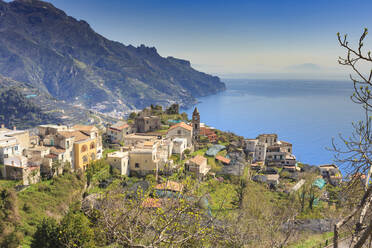 Weiler Torello, in der Nähe von Ravello, Blick auf die Amalfiküste nach Maiori im Frühling, UNESCO-Weltkulturerbe, Kampanien, Italien, Europa - RHPLF07645