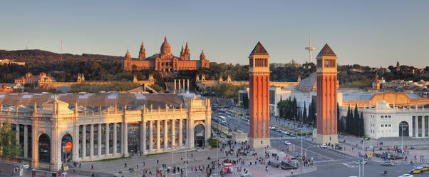 Blick über den Placa d'Espanya (Placa de Espana) zum Palau Nacional (Museu Nacional d'Art de Catalunya), Barcelona, Katalonien, Spanien, Europa - RHPLF07755