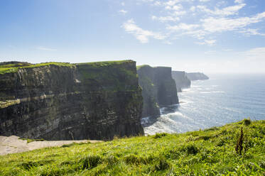 Cliffs of Moher, The Burren, Grafschaft Clare, Munster, Republik Irland, Europa - RHPLF07837