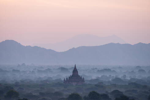 Blick auf die Tempel in der Morgendämmerung, Bagan (Pagan), Region Mandalay, Myanmar (Burma), Asien - RHPLF07923