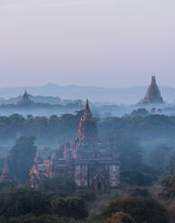 Blick auf die Tempel in der Morgendämmerung, Bagan (Pagan), Region Mandalay, Myanmar (Burma), Asien - RHPLF07926