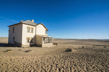 Kolonialhaus, alte Diamanten-Geisterstadt, Kolmanskop (Coleman's Hill), bei Luderitz, Namibia, Afrika - RHPLF07996