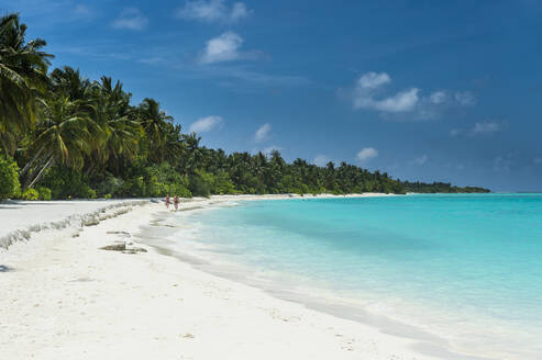 White sand beach and turquoise water, Sun Island Resort, Nalaguraidhoo island, Ari atoll, Maldives, Indian Ocean, Asia - RHPLF08073