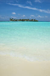 Kleine Insel im türkisfarbenen Wasser, Sun Island Resort, Insel Nalaguraidhoo, Ari-Atoll, Malediven, Indischer Ozean, Asien - RHPLF08075