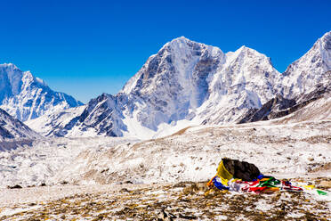Everest-Gipfel mit Gebetsfahnen, Himalaya, Nepal, Asien - RHPLF08103