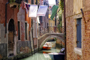 Clothes lines, Venice, UNESCO World Heritage Site, Veneto, Italy, Europe - RHPLF08207