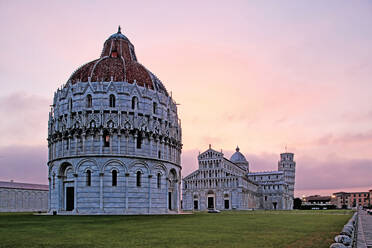 Campo dei Miracoli with Baptistry, Santa Maria Assunta Cathedral and Leaning Tower, UNESCO World Heritage Site, Pisa, Tuscany, Italy, Europe - RHPLF08208