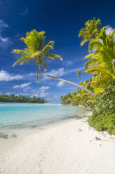 Weiße Sandbank im türkisfarbenen Wasser der Aitutaki-Lagune, Rarotonga und die Cookinseln, Südpazifik, Pazifik - RHPLF08249