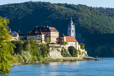 Blick auf Durnstein an der Donau, Wachau, UNESCO-Welterbe, Österreich, Europa - RHPLF08295