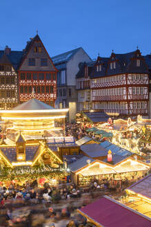 Frankfurter Weihnachtsmarkt in der Abenddämmerung, Frankfurt am Main, Hessen, Deutschland, Europa - RHPLF08358