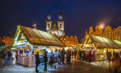 Tyn-Kirche und Weihnachtsmärkte, Staromestske namesti (Altstädter Ring), Stare Mesto (Altstadt), UNESCO-Weltkulturerbe, Prag, Tschechische Republik, Europa - RHPLF08363