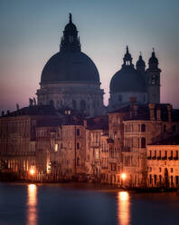 Santa Maria della Salute bei Sonnenuntergang in Venedig, Italien, Europa - RHPLF08387
