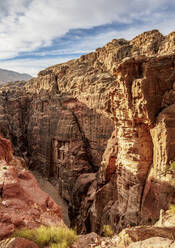 The Treasury (Al-Khazneh), elevated view, Petra, UNESCO World Heritage Site, Ma'an Governorate, Jordan, Middle East - RHPLF08408