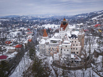 Schloss Bran verschneit im Winter, Siebenbürgen, Rumänien, Europa - RHPLF08456