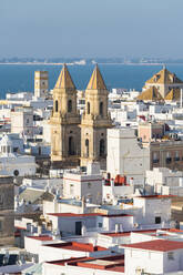 Dächer und St. Antonius von Padua vom Tavira-Turm aus gesehen Cádiz, Andalusien, Spanien, Europa - RHPLF08481