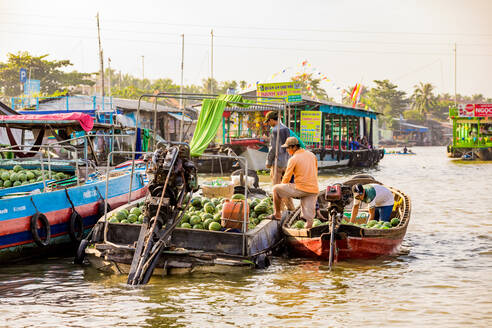 Der schwimmende Markt außerhalb von Can Tho, Vietnam, Indochina, Südostasien, Asien - RHPLF08548