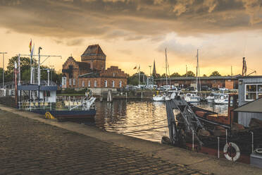 Boote im Museumshafen in Lübeck, Deutschland - KEBF01320