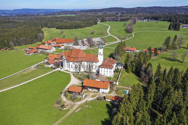 Luftaufnahme der Wieskirche, Steingaden, Bayern, Deutschland - RUNF02892