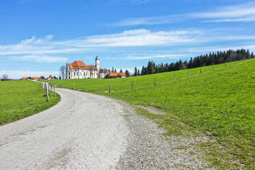 Außenansicht der Wieskirche, Steingaden, Bayern, Deutschland - RUNF02894