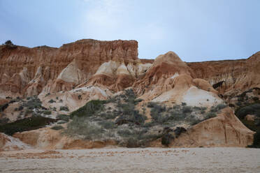 Felsiger Sandstein am Strand, Atlantikküste, Algarve, Portugal - WIF04008