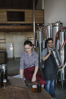 Young entrepreneurs working with laptop at a brewery - ALBF01067