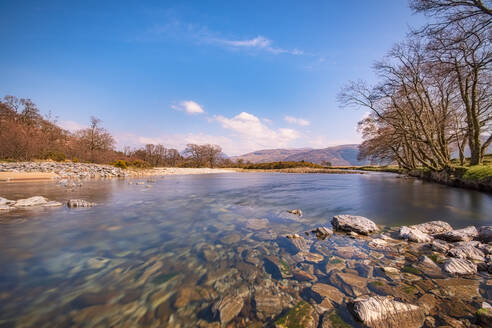 Landschaftliche Ansicht des Flusses Scaddle gegen den Himmel, Highlands, Schottland, UK - SMAF01449
