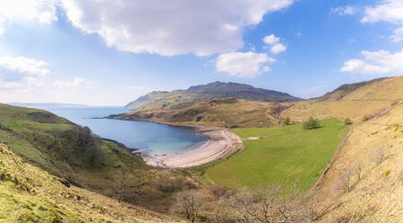 Blick auf den Strand von Ardslignish gegen den Himmel, Acharacle, Ardnamurchan, Schottland, UK - SMAF01457