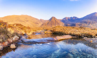 Blick auf Fairy Pools gegen den Himmel, Glenbrittle, Isle of Skye, Highlands, Schottland, UK - SMAF01486