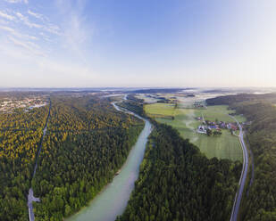 Luftaufnahme von Geretsried und Isar, Naturschutzgebiet Isarauen, Tölzer Land, Oberbayern, Bayern, Deutschland - SIEF08982