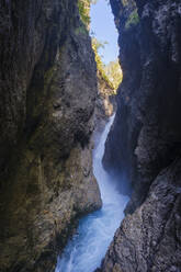 Blick auf den Wasserfall in der Leutaschklamm, Tirol, Österreich - SIEF09005