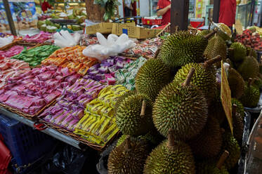 Durian-Frucht zu verkaufen in Chinatown, Singapur, Südostasien, Asien - RHPLF08589