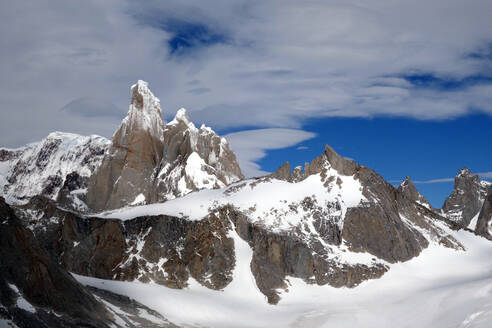 Cerro Torre, El-Chalten-Massiv, Nationalpark Los Glaciares, UNESCO-Weltkulturerbe, Argentinisches Patagonien, Argentinien, Südamerika - RHPLF08600