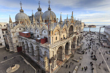 Basilika San Marco, Blick vom Torre dell'Orologio, späte Nachmittagssonne im Winter, Venedig, UNESCO-Weltkulturerbe, Venetien, Italien, Europa - RHPLF08621