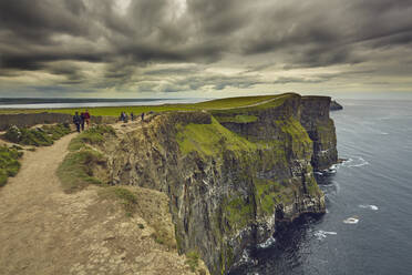 Die Cliffs of Moher, in der Nähe von Lahinch, Grafschaft Clare, Munster, Republik Irland, Europa - RHPLF08651