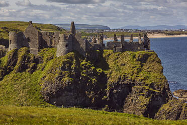 Dunluce Castle, in der Nähe von Portrush, County Antrim, Ulster, Nordirland, Vereinigtes Königreich, Europa - RHPLF08652