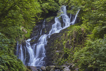 Torc-Wasserfall, Killarney-Nationalpark, bei Killarney, Grafschaft Kerry, Munster, Republik Irland, Europa - RHPLF08653