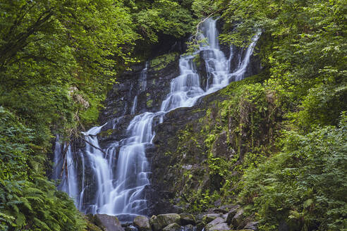 Torc-Wasserfall, Killarney-Nationalpark, bei Killarney, Grafschaft Kerry, Munster, Republik Irland, Europa - RHPLF08653