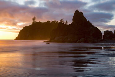 Abenddämmerung am Ruby Beach im Olympic National Park, UNESCO-Weltkulturerbe, an der pazifischen Nordwestküste, Bundesstaat Washington, Vereinigte Staaten von Amerika, Nordamerika - RHPLF08686