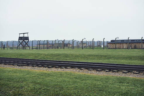 Zuggleise im Konzentrationslager Auschwitz - FOLF10447