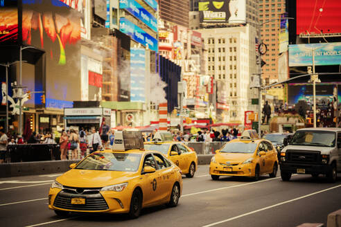 Gelbe Taxis in New York City - FOLF10717