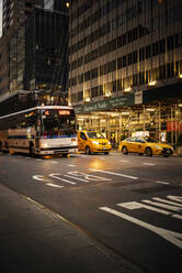 Bus and taxis on Manhattan street - FOLF10723