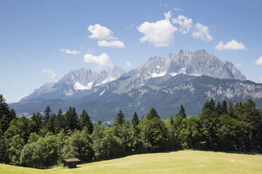 Blick auf das Kaisergebirge gegen den Himmel, Kitzbühel, Tirol, Österreich - WIF04027