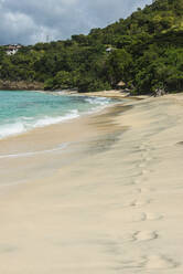 Panoramablick auf den Strand Parc a Boeuf, Grenada, Karibik - RUNF02995