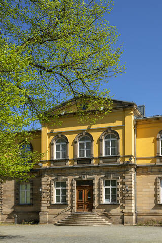 Freimaurermuseum vor blauem Himmel im Hofgarten, Bayreuth, Deutschland, lizenzfreies Stockfoto