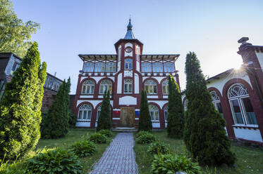 Niedriger Blickwinkel auf altdeutsche Gebäude, Kaliningrad, Russland - RUNF03033