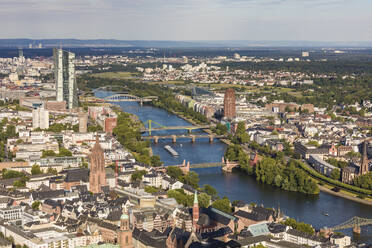 Blick von oben auf den Main inmitten der Stadt, Frankfurt, Hessen, Deutschland - WDF05486