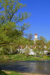 St. Barbara Kirche am Fluss vor blauem Himmel, Harburg, Deutschland - LBF02709