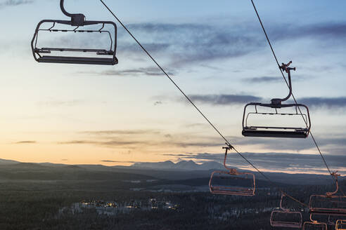 Skilift bei Sonnenuntergang - FOLF10908